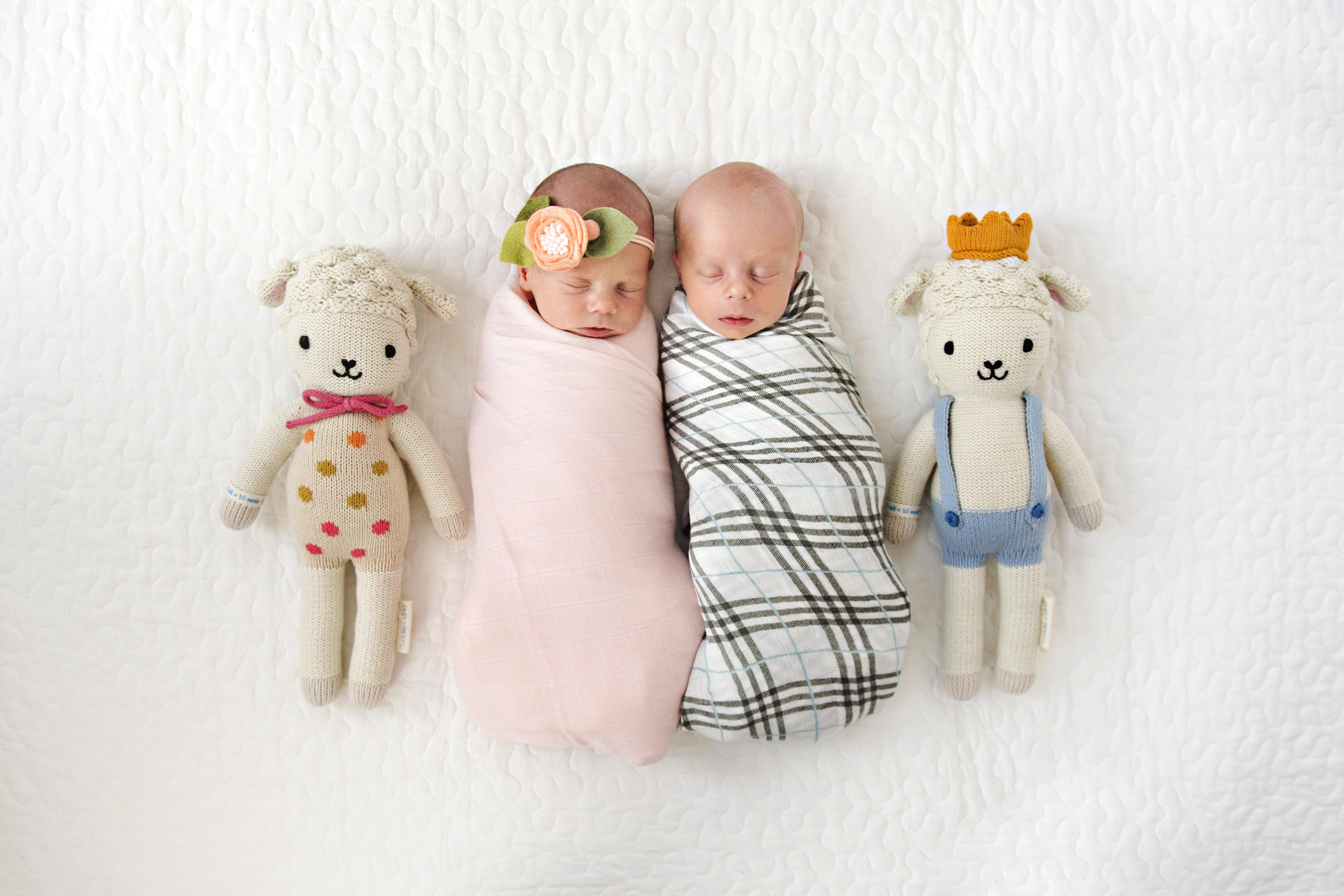 How to Swaddle a Newborn Baby Blog The Crib Dubai, UAE TheCrib.ae